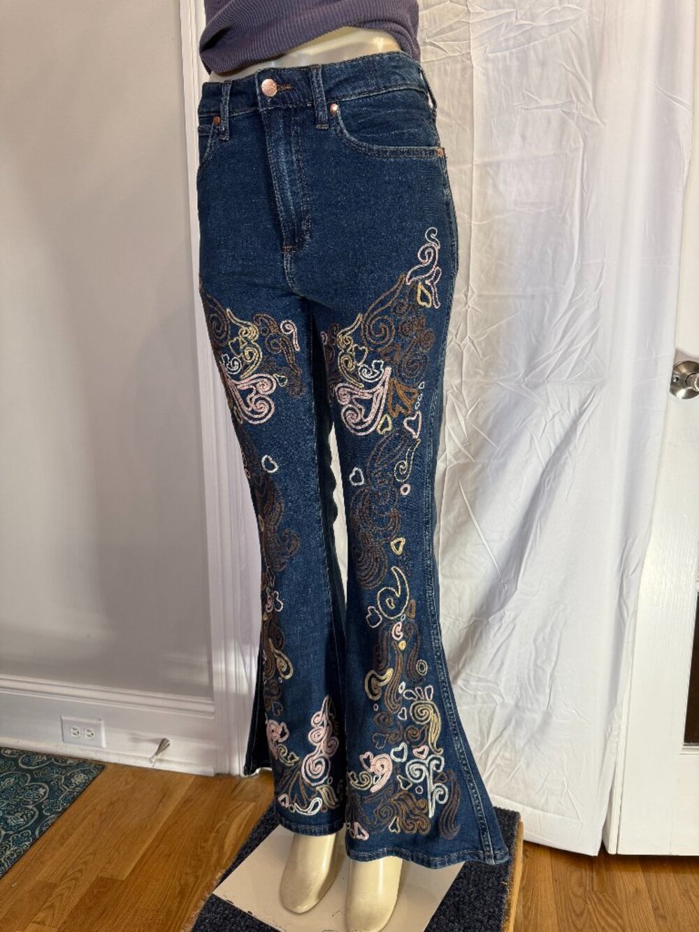 Wrangler Lainey Wilson Bell Bottom Jeans Women's 29/32 New With Tags! see below